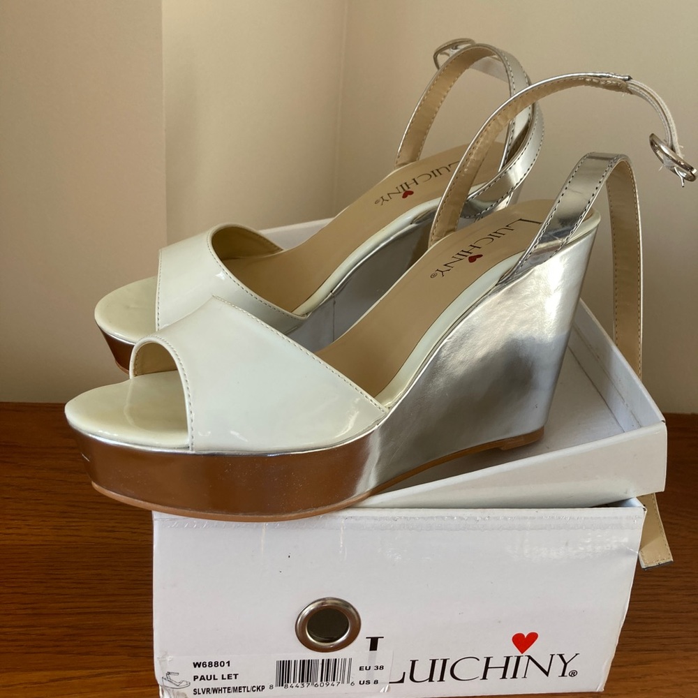 LUICHINY Wedge Sandals, size 8.